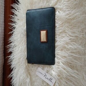 🍁NWT Simply Noelle blue wallet